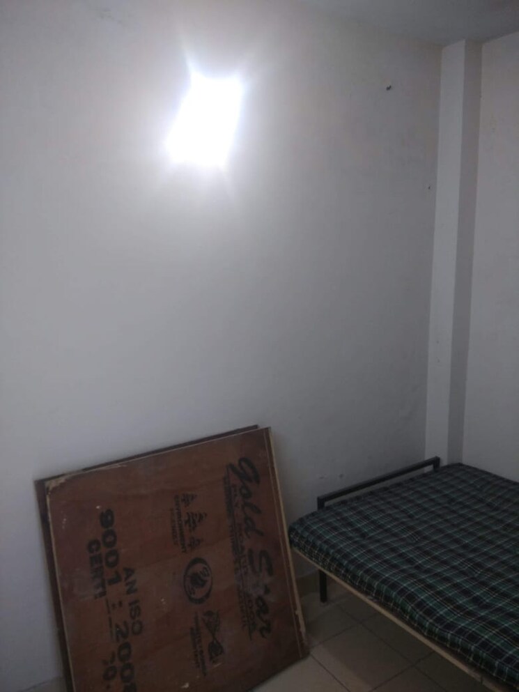 Room, kalkaji 1 RK 250 Sq.Ft. Builder Floor In Kalkaji Delhi 8860755