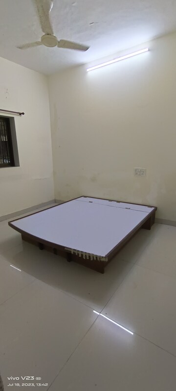 Room in 2 BHK Apartment at Lakshachandi Apartments Goregaon East, Goregaon East – for Rent