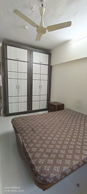 Room in 2 BHK Apartment at Lakshachandi Apartments Goregaon East, Goregaon East – for Rent