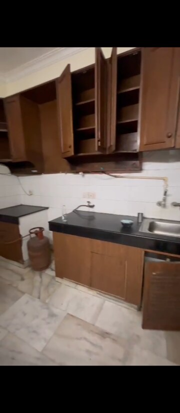 Master Bedroom in 4 BHK Builder Floor at DLF Atria, Dlf Phase ii – for Rent