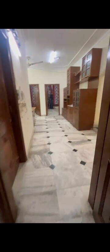 Room in 4 BHK Builder Floor at DLF Atria, Dlf Phase ii – for Rent