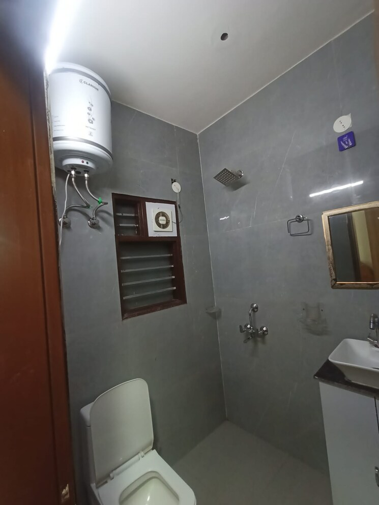 Bathroom, sushant lok i 1 Bedroom 500 Sq.Ft. Builder Floor In Sushant Lok I Gurgaon 8860814