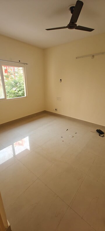 Room in 3 BHK Apartment at UPAVP Bhagirathi Enclave, Raebareli Road – for Sale