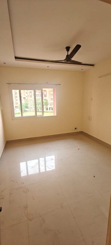 Room in 3 BHK Apartment at UPAVP Bhagirathi Enclave, Raebareli Road – for Sale