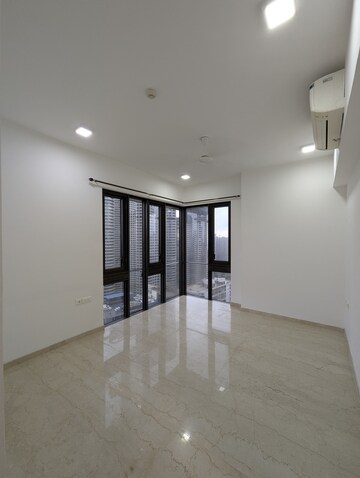 Room in 3 BHK Apartment at Lodha Allura, Worli – for Rent