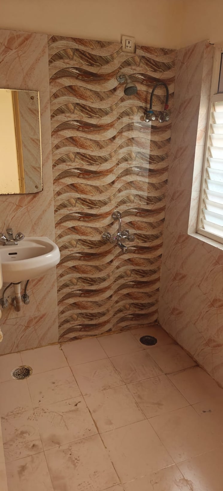 Bathroom, upavp-bhagirathi-enclave 3 Bedroom 1600 Sq.Ft. Apartment In Raebareli Road Lucknow 8861033