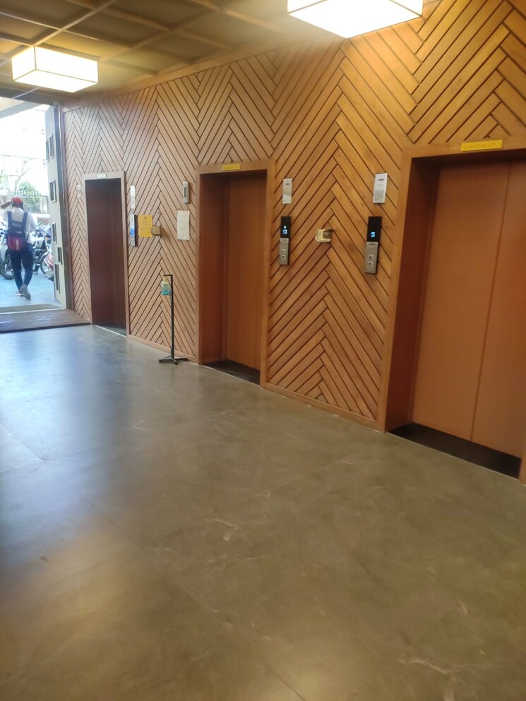 Room, navrangpura Commercial Office Space 1365 Sq.Ft. In Navrangpura Ahmedabad 8860980