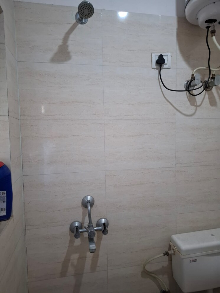 Bathroom, sushant lok i 1 RK 200 Sq.Ft. Builder Floor In Sushant Lok I Gurgaon 8861002