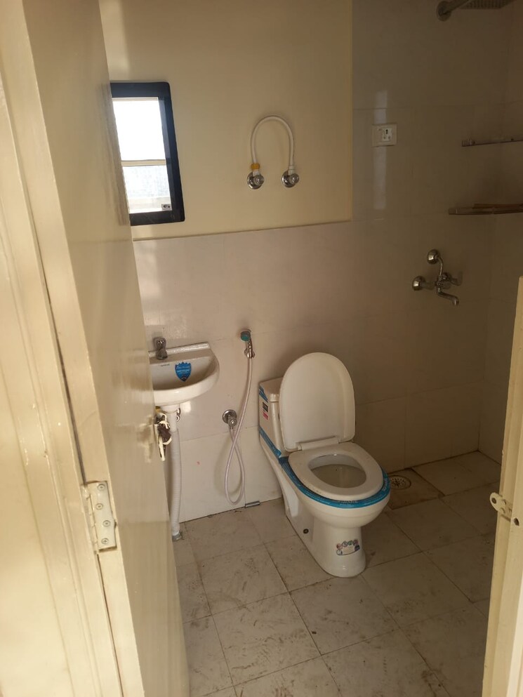 Bathroom, pyramid-fusion-homes 2 Bedroom 680 Sq.Ft. Apartment In Sector 70a Gurgaon 8861055