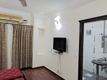Bathroom in 6 BHK Independent House at Sector 45 – for Sale