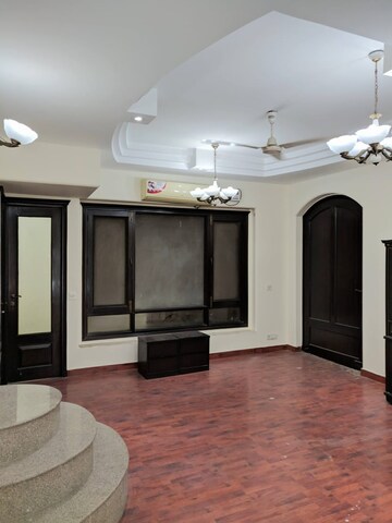 Bedroom in 6 BHK Independent House at Sector 45 – for Sale