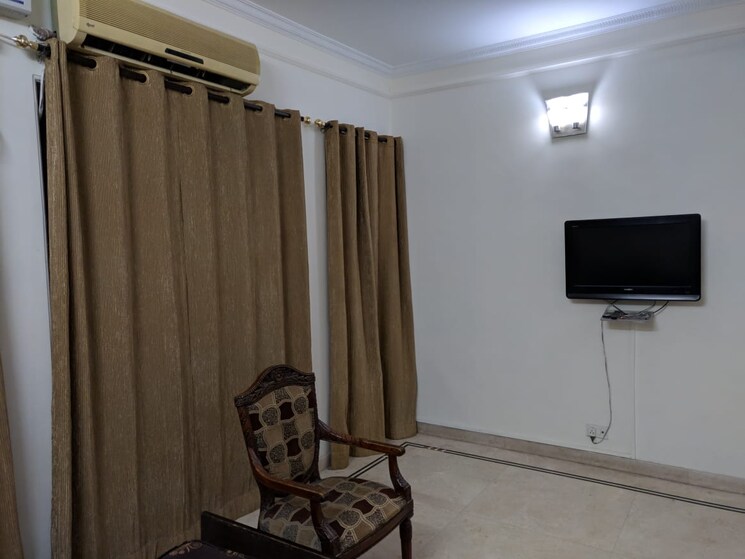 Room, sector 45 6 Bedroom 502 Sq.Yd. Independent House In Sector 45 Gurgaon 8861030