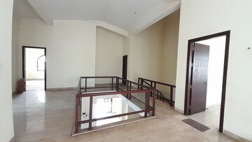  6 BHK Villa at Mohaba Bazar – for Rent