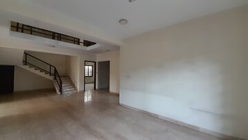 Room in 6 BHK Villa at Mohaba Bazar – for Rent