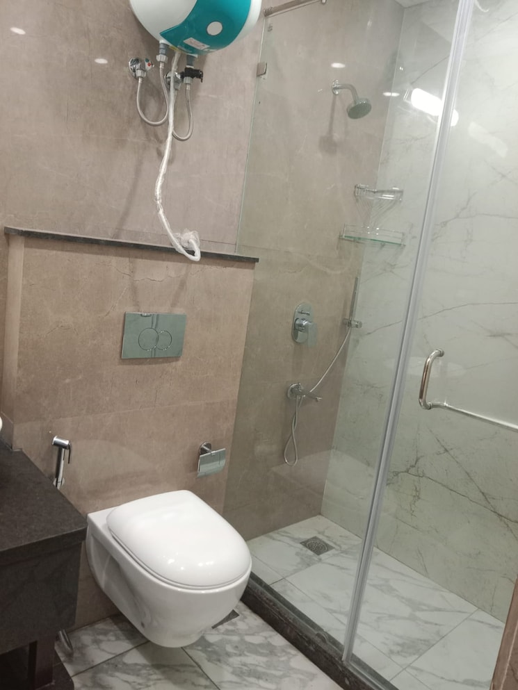 Bathroom, unitech-south-city-1 6+ Bedroom 360 Sq.Yd. Independent House In South City 1 Gurgaon 8861088