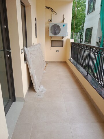 Balcony in 6+ BHK Independent House at Unitech South City 1, South City 1 – for Sale