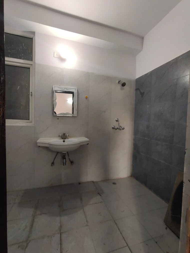 Bathroom, civitech-florencia 3 Bedroom 1915 Sq.Ft. Apartment In Vaishali Sector 9 Ghaziabad 8861113