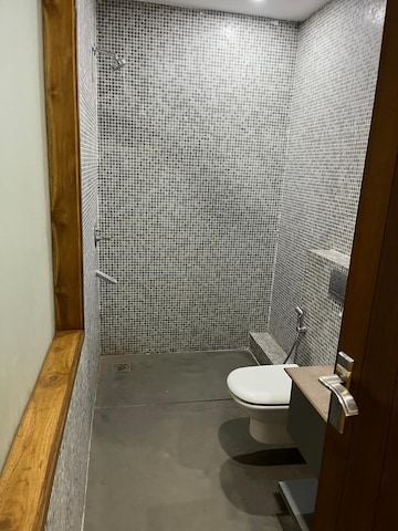 Bathroom in 6+ BHK Independent House at Unitech South City 1, South City 1 – for Sale