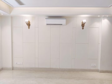 Room in 4 BHK Builder Floor at Sarvodaya Enclave – for Rent
