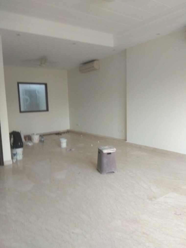 Room, new friends colony 4 Bedroom 500 Sq.Yd. Builder Floor In New Friends Colony Delhi 8861203