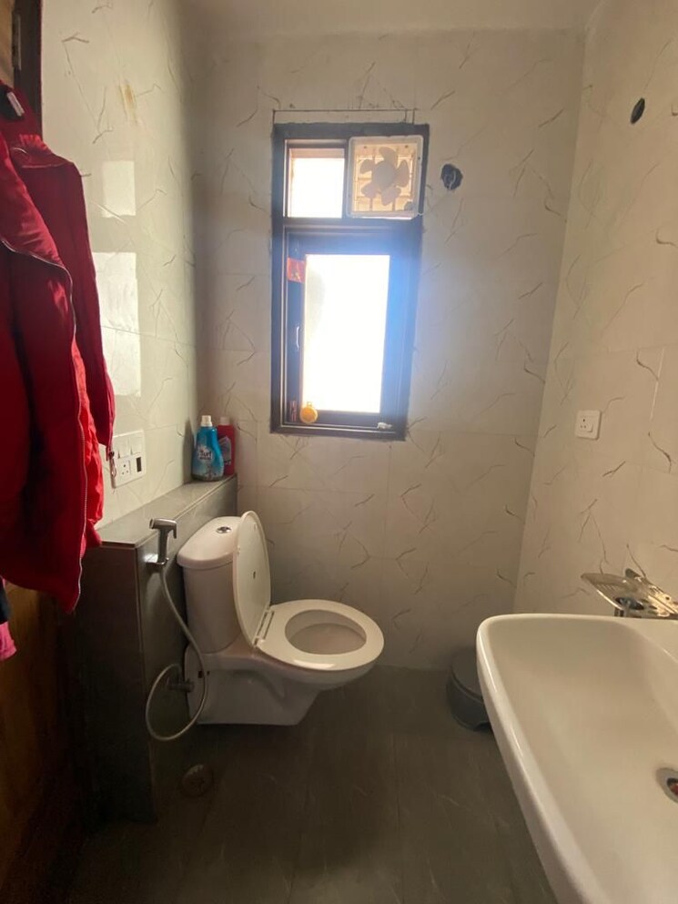 Bathroom, sector 39 5 Bedroom 113 Sq.Yd. Independent House In Sector 39 Gurgaon 8861143