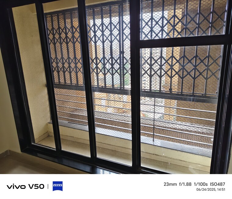 Room, lalani-residency 2 Bedroom 618 Sq.Ft. Apartment In Kavesar Thane 8861224