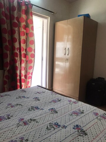 Bedroom in 2 BHK Apartment at Juhu – for Rent