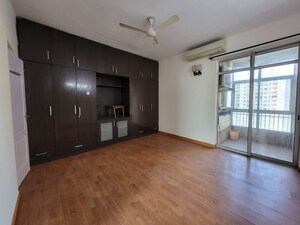 Room in 3 BHK Apartment at Central Park II-Bellevue, Sector 48 – for Sale