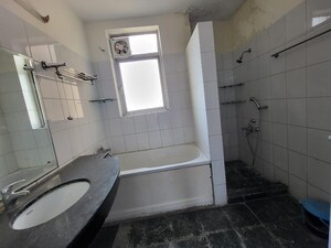 Bathroom in 3 BHK Apartment at Central Park II-Bellevue, Sector 48 – for Sale