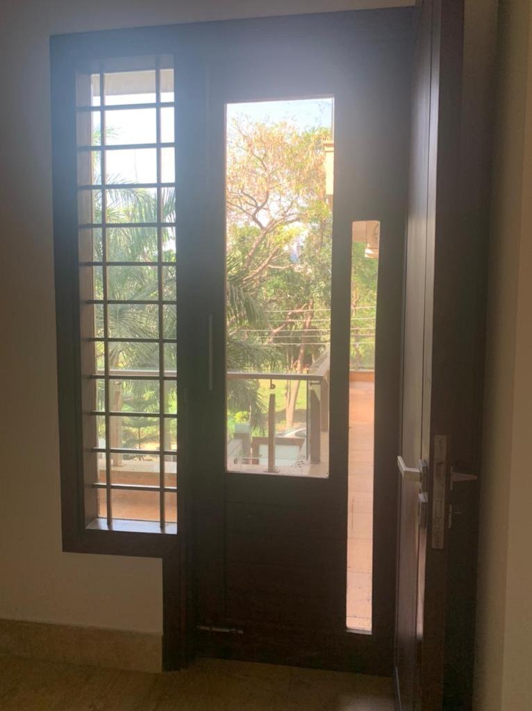 6+ BHK + Servant Room Independent House For Sale in Sector 40