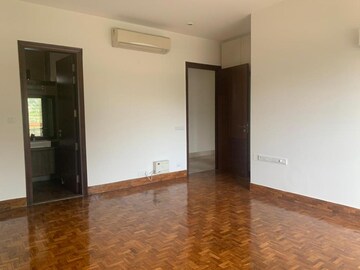 Room in 6+ BHK Independent House at Sector 40 – for Sale