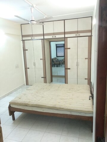Bedroom in 2 BHK Apartment at Santacruz West – for Rent