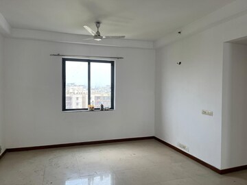 Room in 3 BHK Apartment at Unitech Uniworld Gardens, Sector 47 – for Sale
