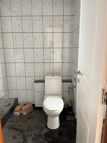 Bathroom in 3 BHK Apartment at Unitech Uniworld Gardens, Sector 47 – for Sale