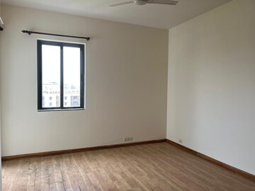 Room in 3 BHK Apartment at Unitech Uniworld Gardens, Sector 47 – for Sale
