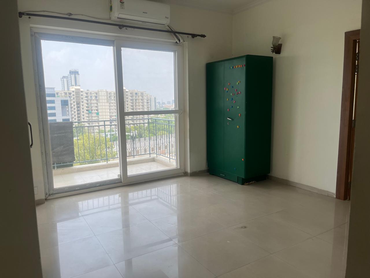 3 BHK + Servant Room 2086 Sq.Ft. Apartment in Unitech Uniworld Gardens