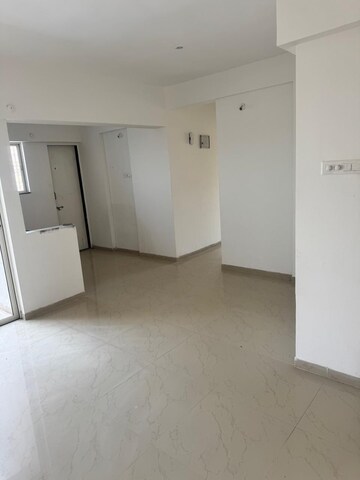 Room in 2 BHK Apartment at Satara Road – for Rent