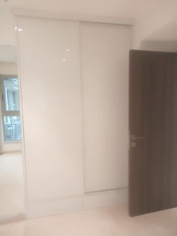 Room in 1 BHK Apartment at Hiranandani Regent Hill, Powai – for Rent