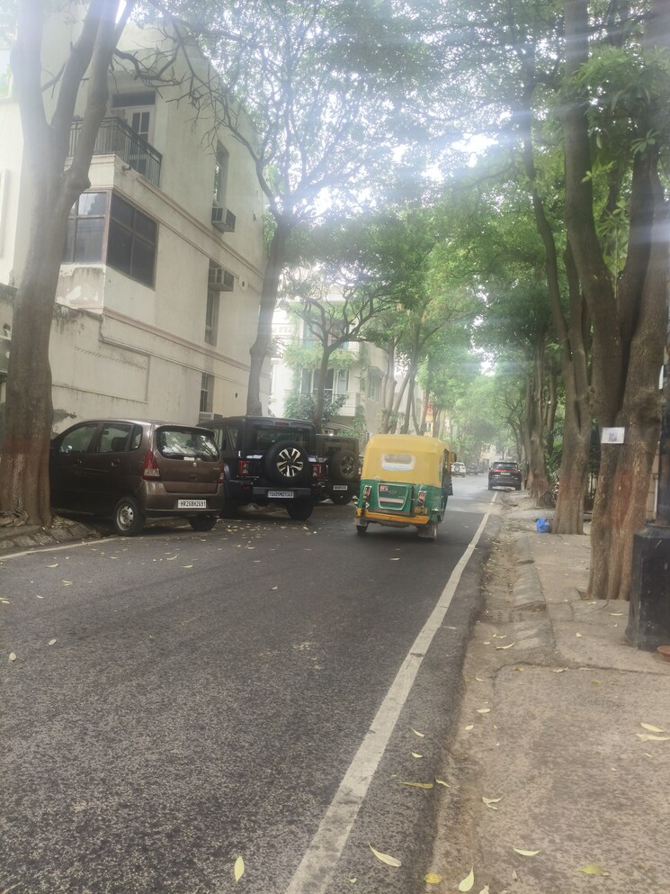  Parking, eros-rosewood-city 3.5 Bedroom 2100 Sq.Ft. Villa In Sector 49 Gurgaon 8861508