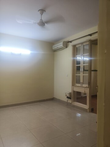 Room in 3.5 BHK Villa at Eros Rosewood City, Sector 49 – for Rent
