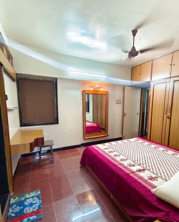 Bedroom in 2 BHK Apartment at Santacruz West – for Rent
