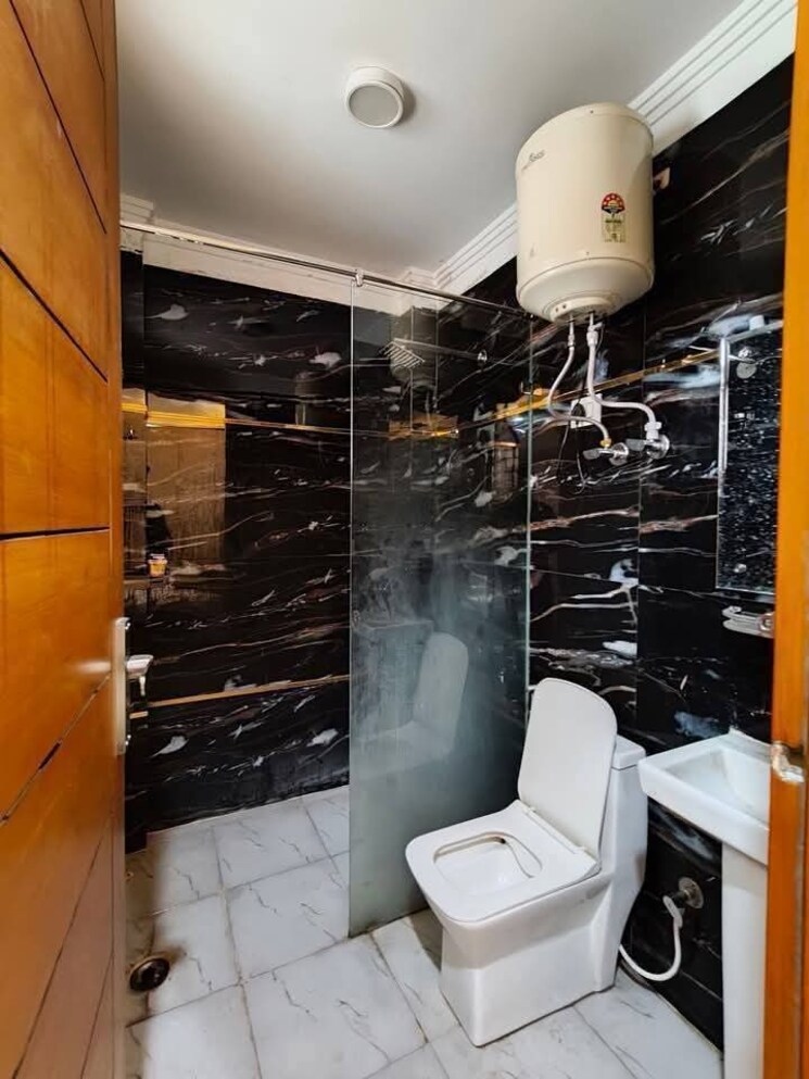 Bathroom, paryavaran complex 1 Bedroom 450 Sq.Ft. Builder Floor In Paryavaran Complex Delhi 8861559