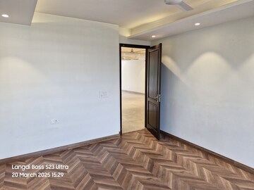 Room in 4 BHK Builder Floor at Sector 57 – for Rent