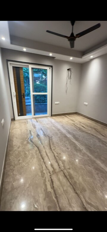 Room in 3 BHK Builder Floor at Pamposh Enclave – for Sale