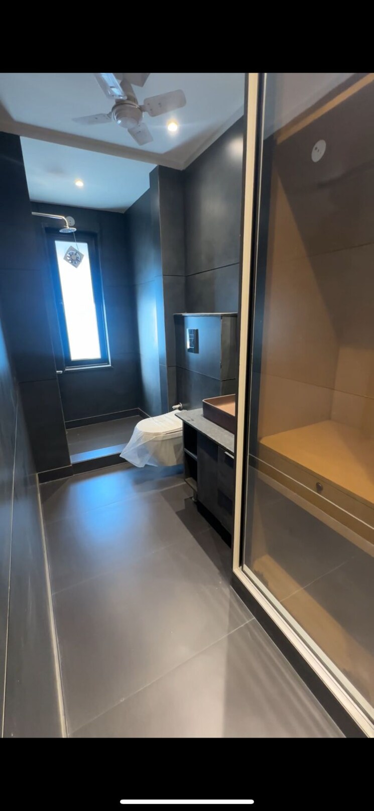 Bathroom, pamposh enclave 3 Bedroom 200 Sq.Yd. Builder Floor In Pamposh Enclave Delhi 8861490