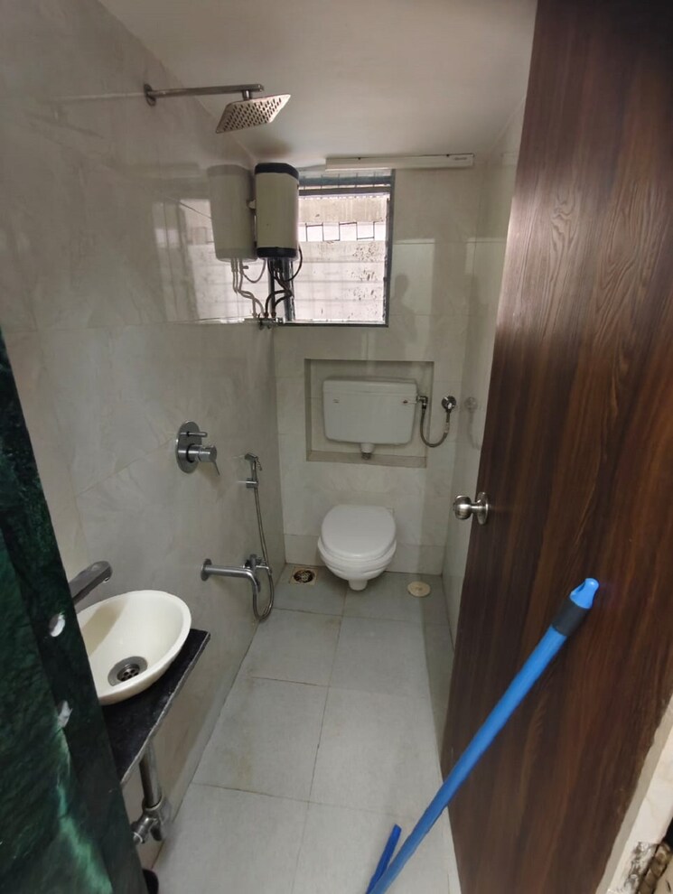 Bathroom, bandra west 2 Bedroom 750 Sq.Ft. Apartment In Bandra West Mumbai 8861505