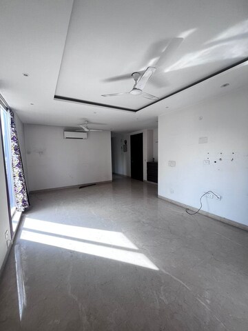 Room in 3 BHK Builder Floor at Sector 31 – for Rent