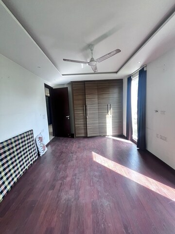 Bedroom in 3 BHK Builder Floor at Sector 31 – for Rent
