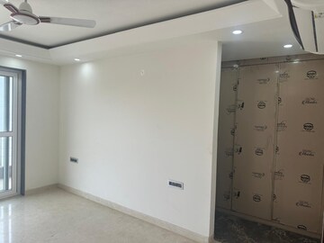 Room in 4 BHK Builder Floor at Sector 57 – for Rent