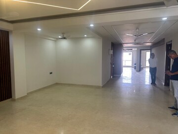 Room in 4 BHK Builder Floor at Sector 57 – for Rent